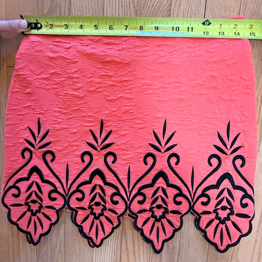 Embroidered Cut Out & Lined Mini Skirt - Picture 13 of 17